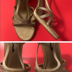 🆕 Nina Gold Tan Strappy Sequin Sandals S 7 PROM!